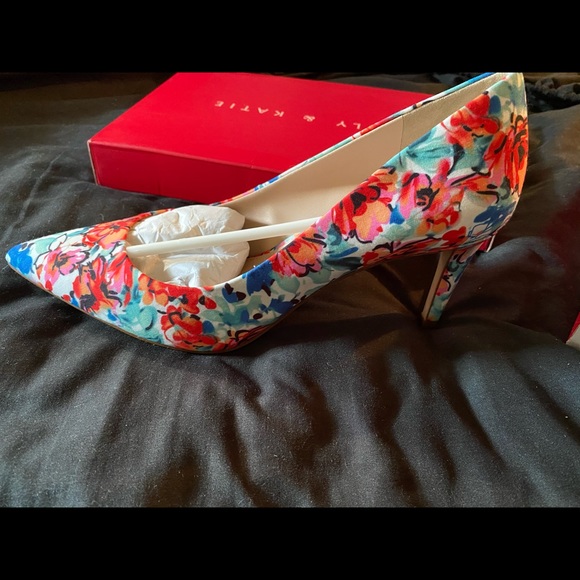 flower print pumps